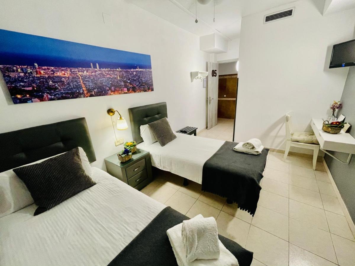 Hostal Lleida บาร์เซโลนา ภายนอก รูปภาพ