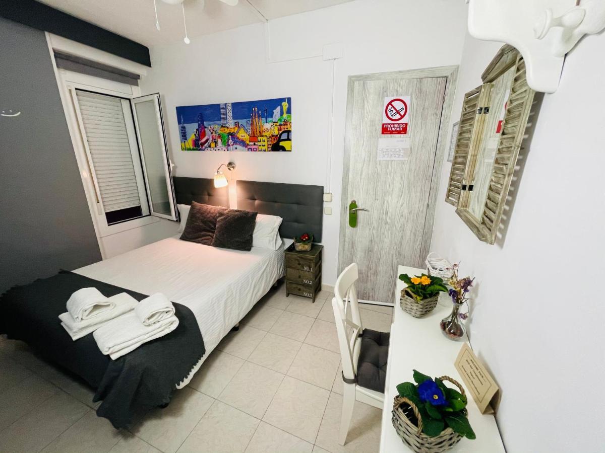 Hostal Lleida บาร์เซโลนา ภายนอก รูปภาพ