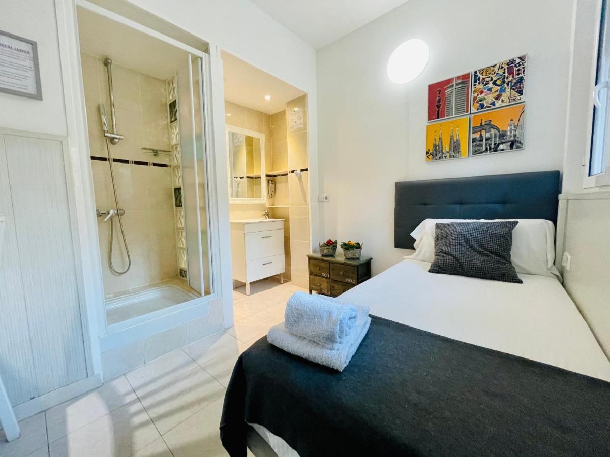 Hostal Lleida บาร์เซโลนา ภายนอก รูปภาพ