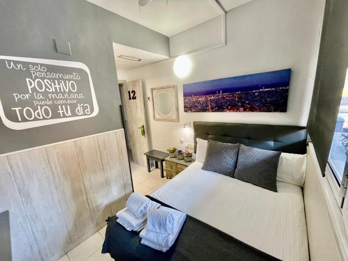 Hostal Lleida บาร์เซโลนา ภายนอก รูปภาพ