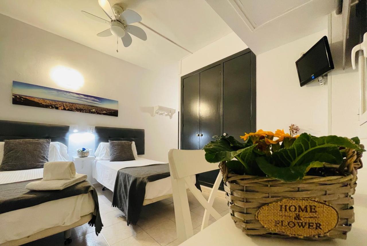 Hostal Lleida บาร์เซโลนา ภายนอก รูปภาพ