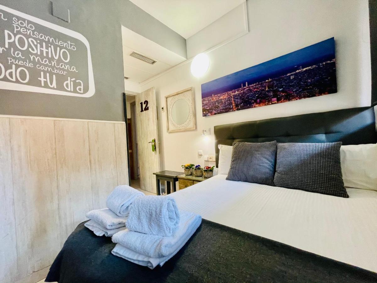 Hostal Lleida บาร์เซโลนา ภายนอก รูปภาพ