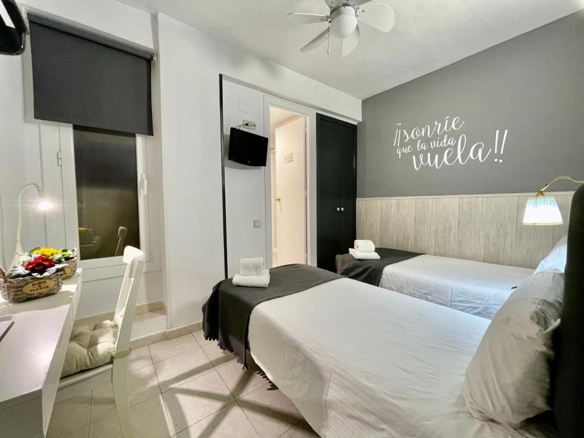 Hostal Lleida บาร์เซโลนา ภายนอก รูปภาพ