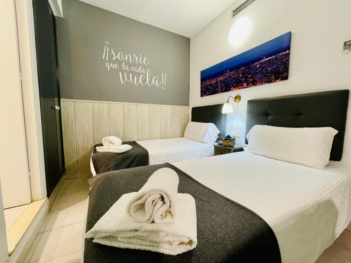 Hostal Lleida บาร์เซโลนา ภายนอก รูปภาพ