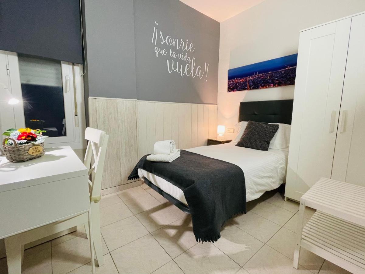 Hostal Lleida บาร์เซโลนา ภายนอก รูปภาพ