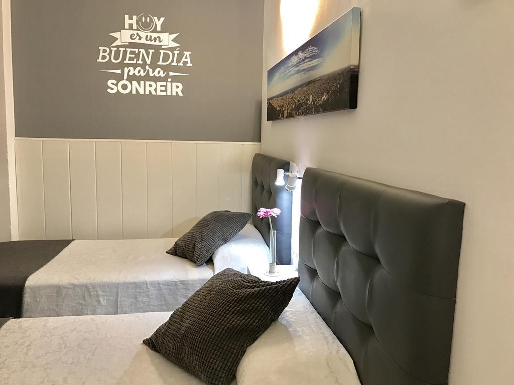 Hostal Lleida บาร์เซโลนา ภายนอก รูปภาพ