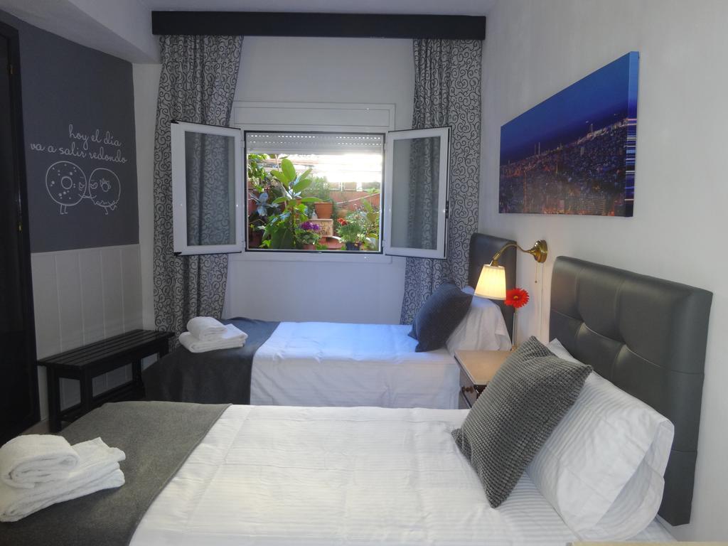 Hostal Lleida บาร์เซโลนา ภายนอก รูปภาพ