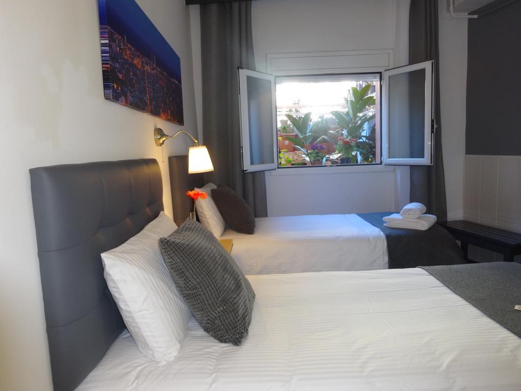 Hostal Lleida บาร์เซโลนา ภายนอก รูปภาพ