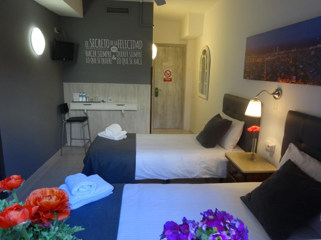 Hostal Lleida บาร์เซโลนา ภายนอก รูปภาพ
