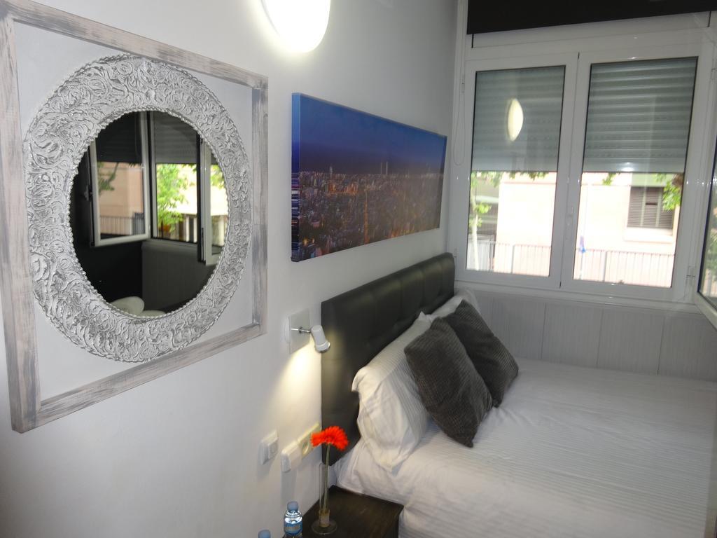 Hostal Lleida บาร์เซโลนา ภายนอก รูปภาพ