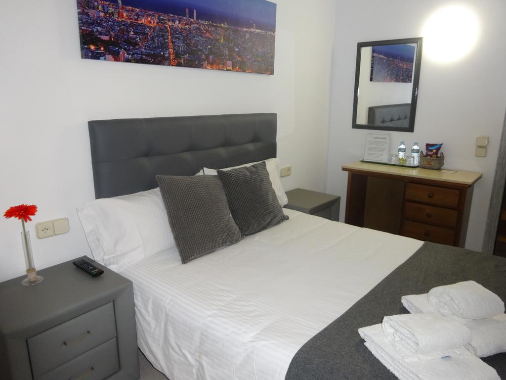 Hostal Lleida บาร์เซโลนา ภายนอก รูปภาพ
