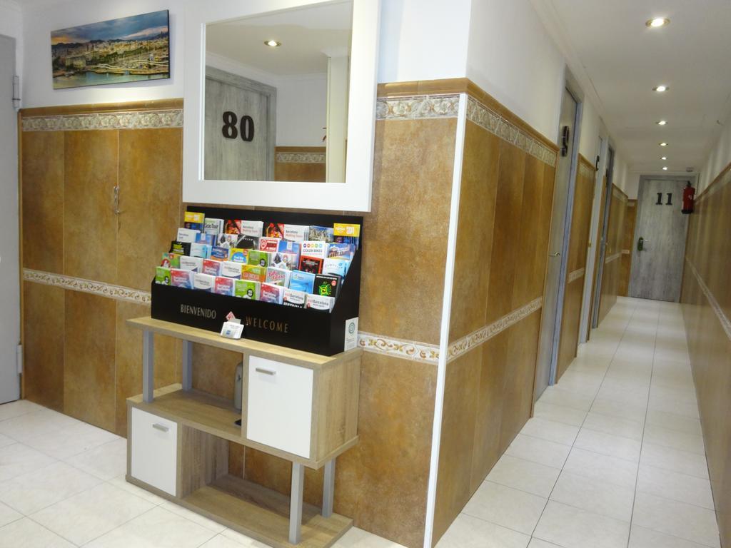 Hostal Lleida บาร์เซโลนา ภายนอก รูปภาพ