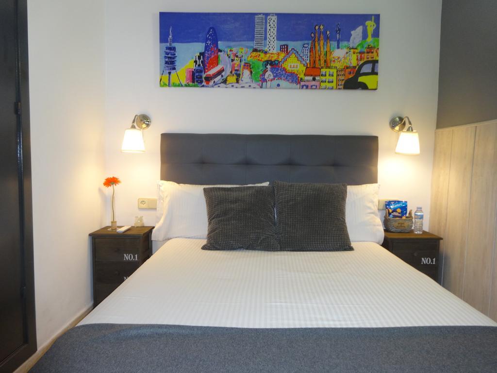 Hostal Lleida บาร์เซโลนา ภายนอก รูปภาพ