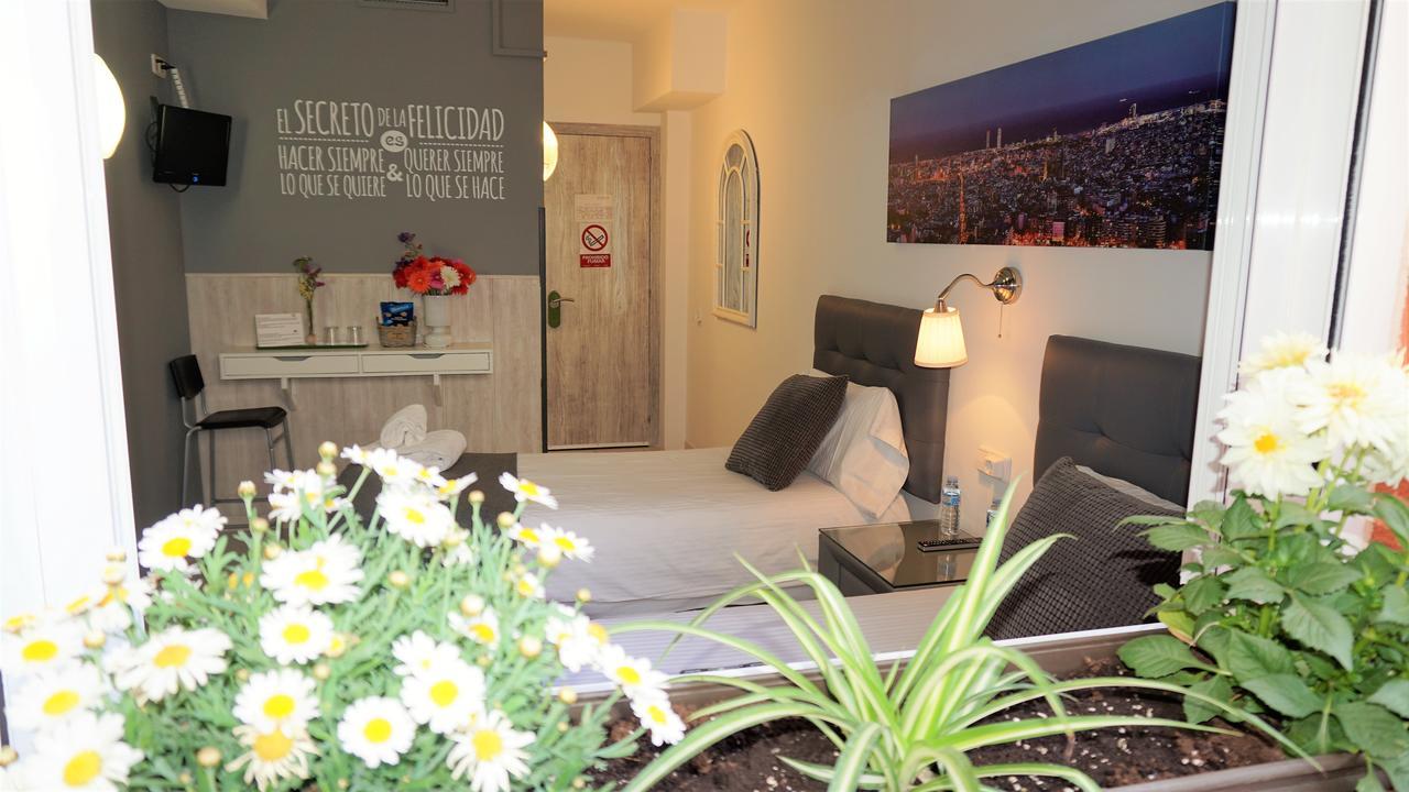 Hostal Lleida บาร์เซโลนา ภายนอก รูปภาพ
