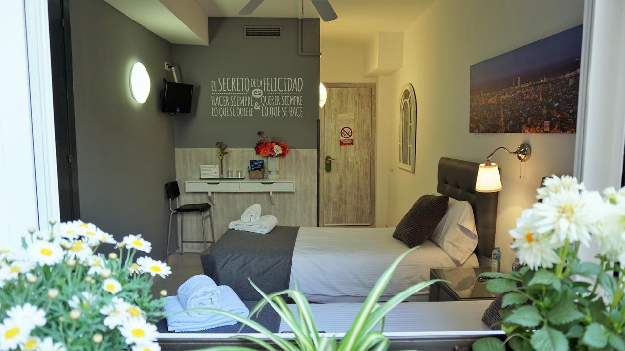 Hostal Lleida บาร์เซโลนา ภายนอก รูปภาพ