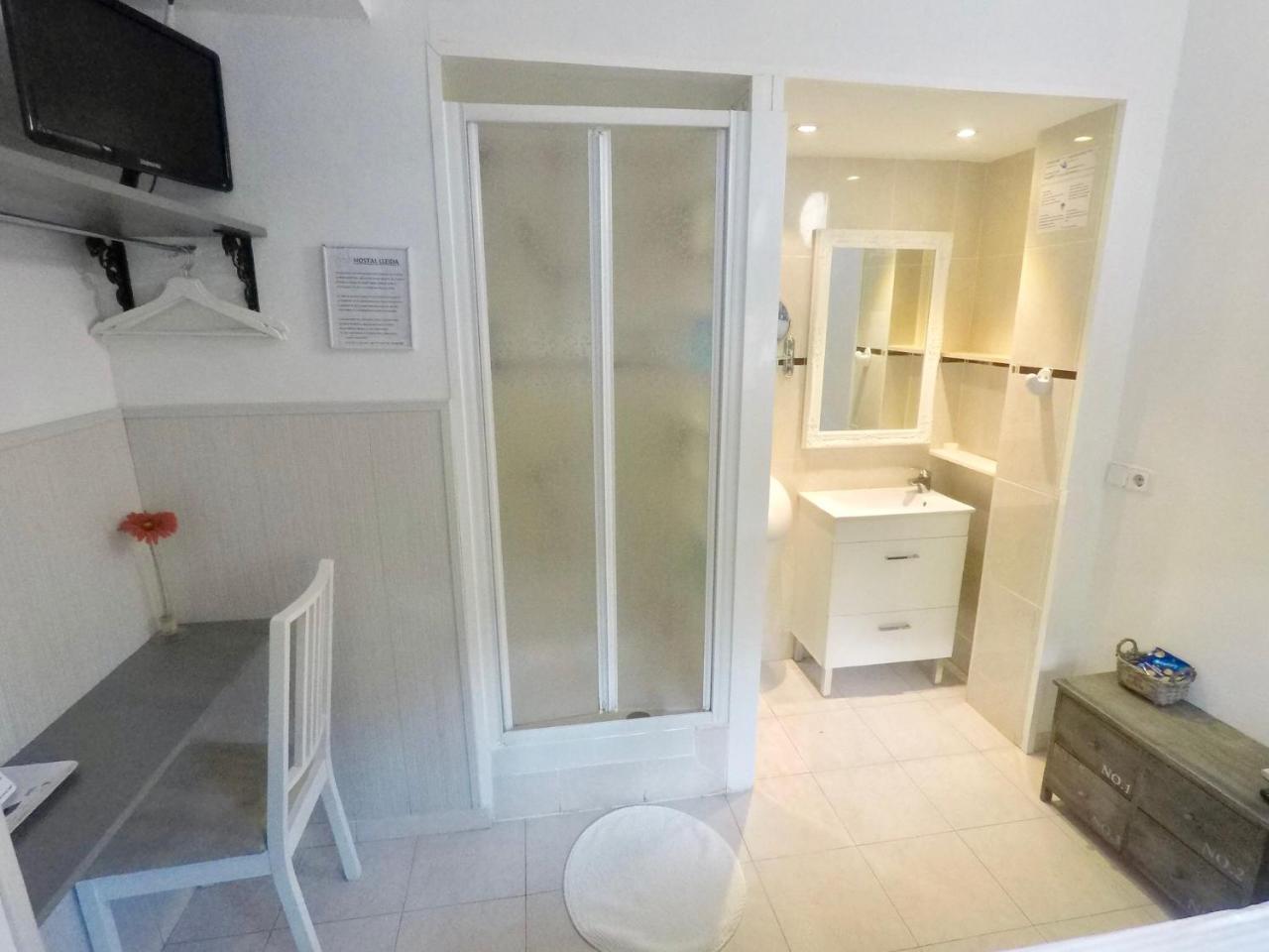 Hostal Lleida บาร์เซโลนา ภายนอก รูปภาพ