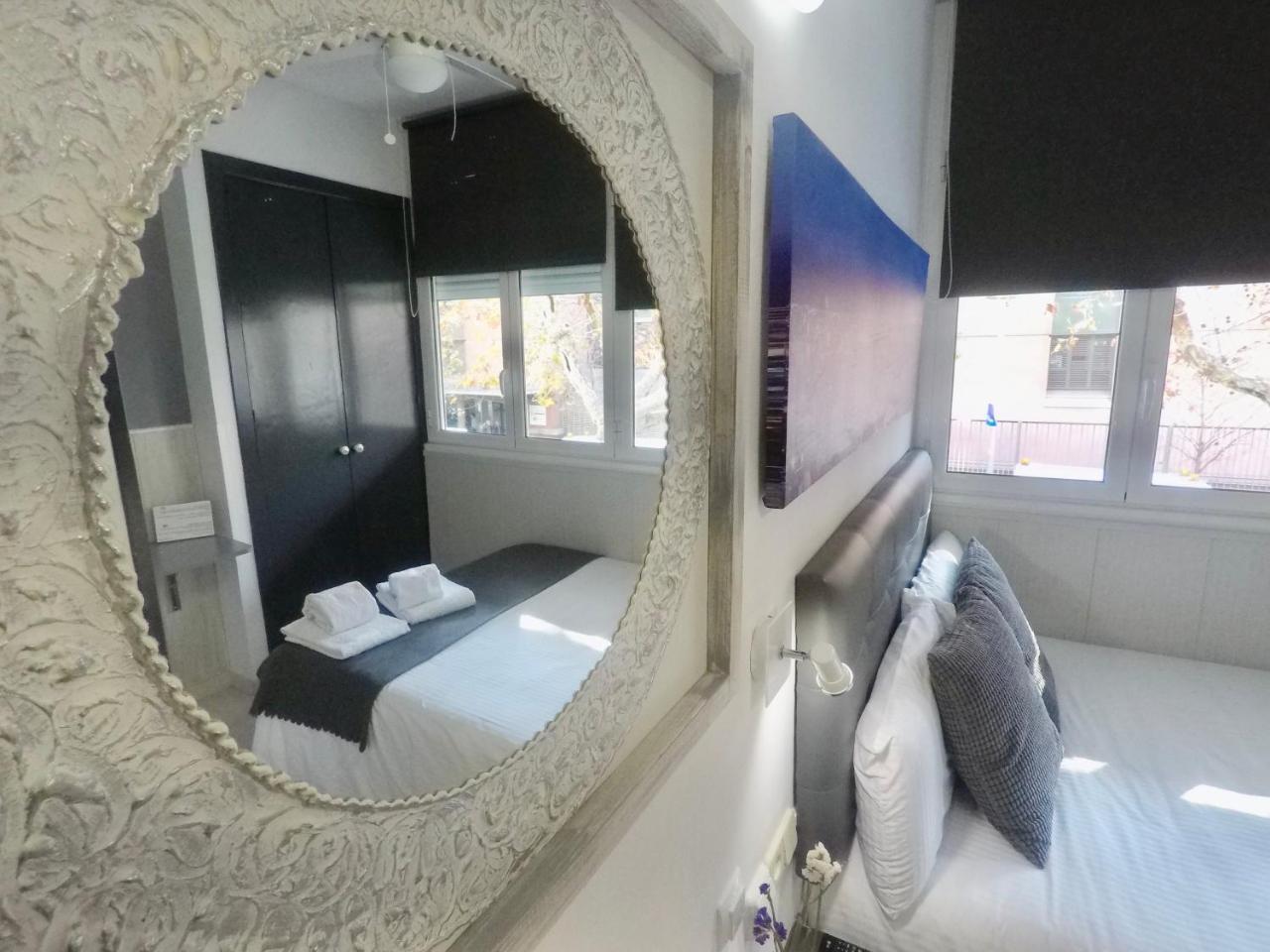 Hostal Lleida บาร์เซโลนา ภายนอก รูปภาพ