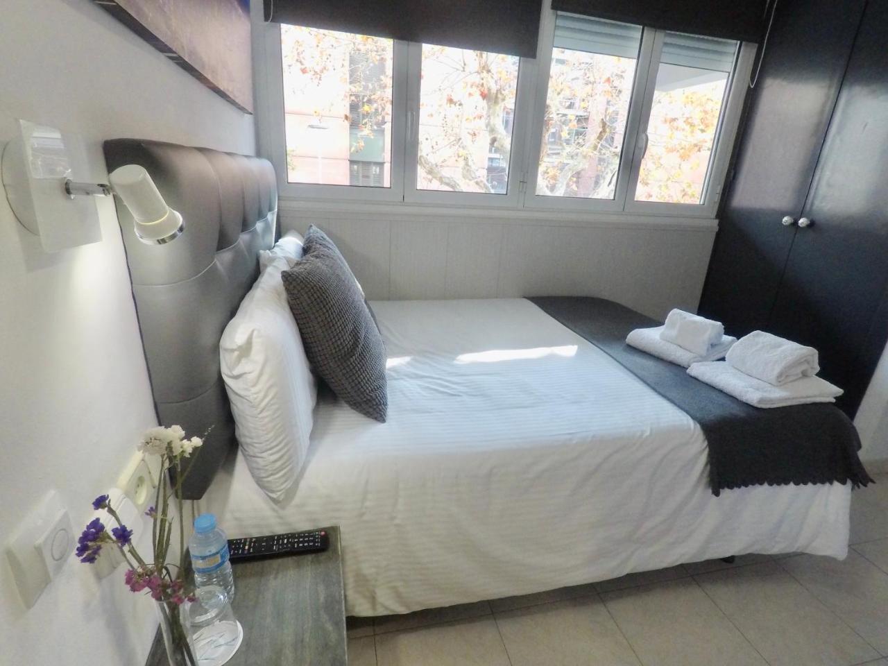 Hostal Lleida บาร์เซโลนา ภายนอก รูปภาพ